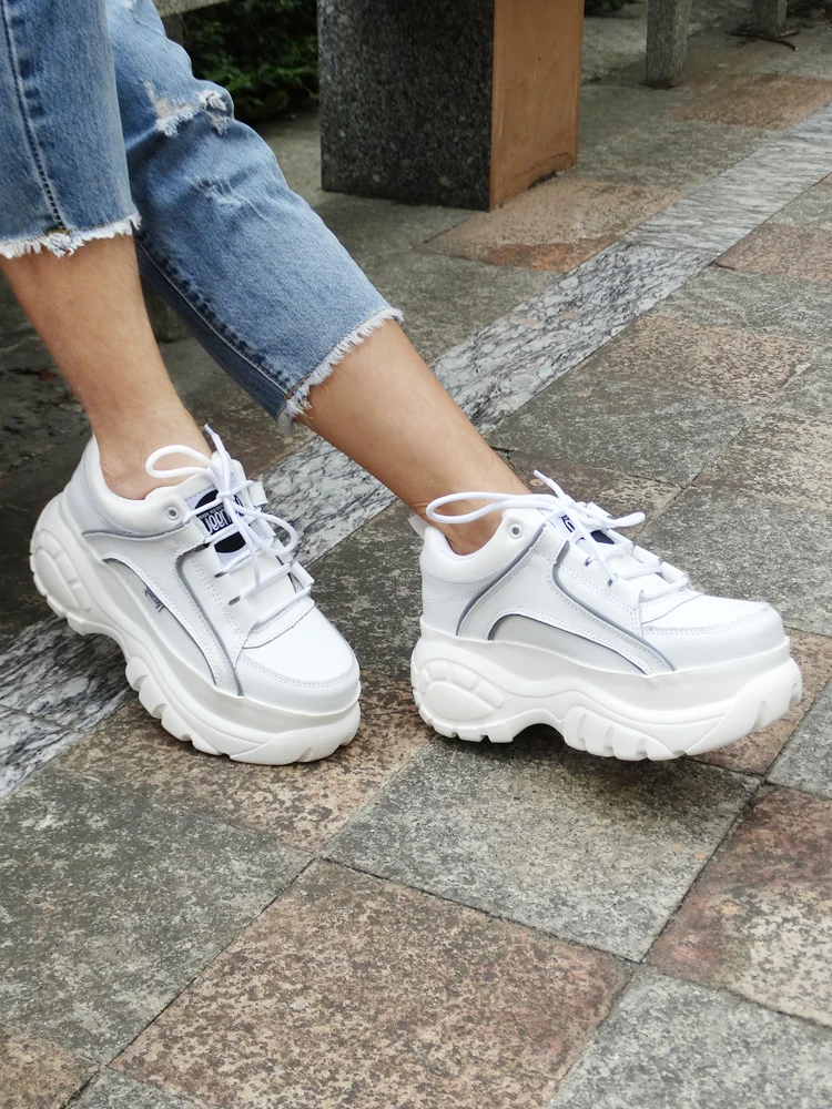 白色750x1000