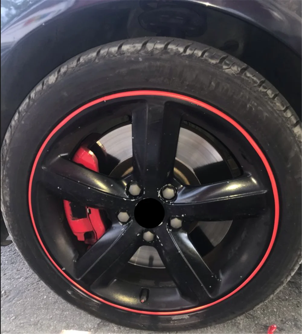 колеса бампера. колеса бампера. полненькое заднее колесо для бампера. царапина на бампере. литье резины обувь.