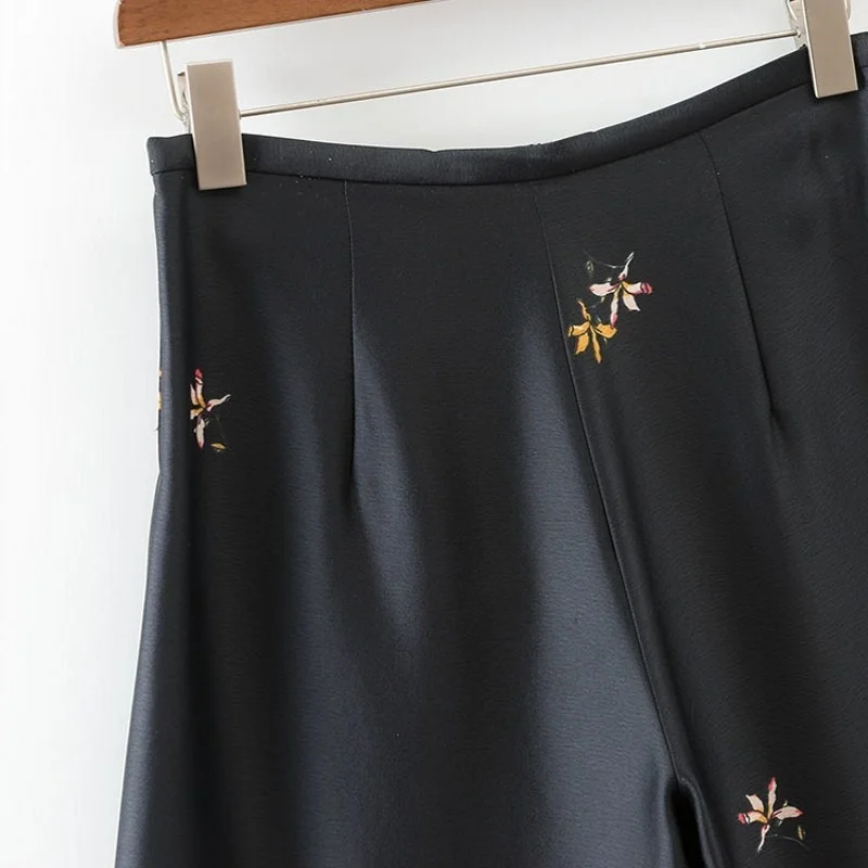 Рисунок 2 - Брюки женские с принтом журавлей