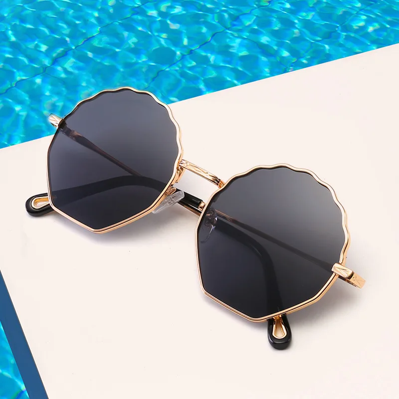 

Classic Flower Wave Lens Sunglasses 2020 Female Fashion Sun Flower Men And Women Metal Petal Sun Glasses UV400