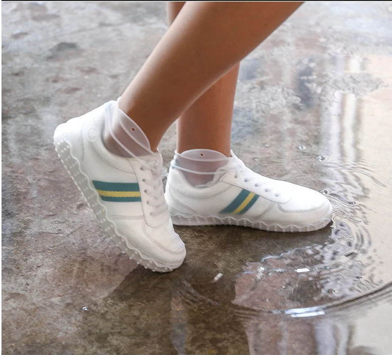 New silicone waterproof shoes cover on a rainy day outdoor travel slip wear-resistant shoe covers essential pocket artifact