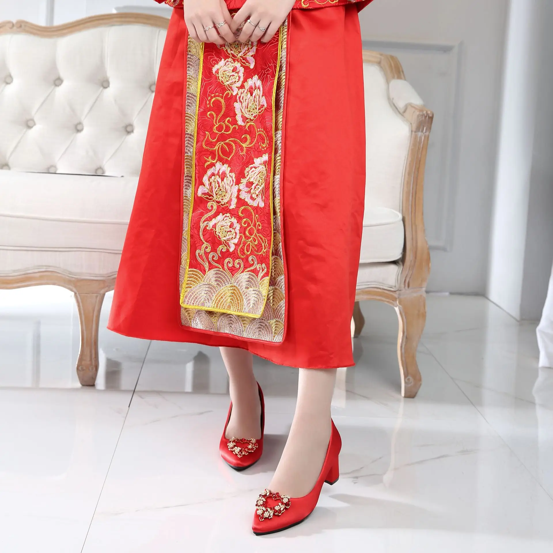 

Man-made Diamond And Nap Warm Chunky High Heel Pointed Xiu Shoes Wedding Shoes Bridal Shoes Wedding Shoes Cheongsam Shoes Weddin