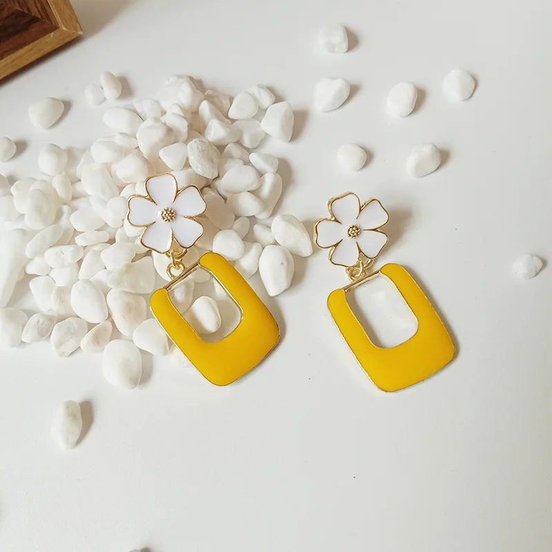 

2020 New Yellow Rectangle Geometric Drop Earrings For Women Fashion Enamel Flower Dangling Earrings Jewelry Gift Pendientes