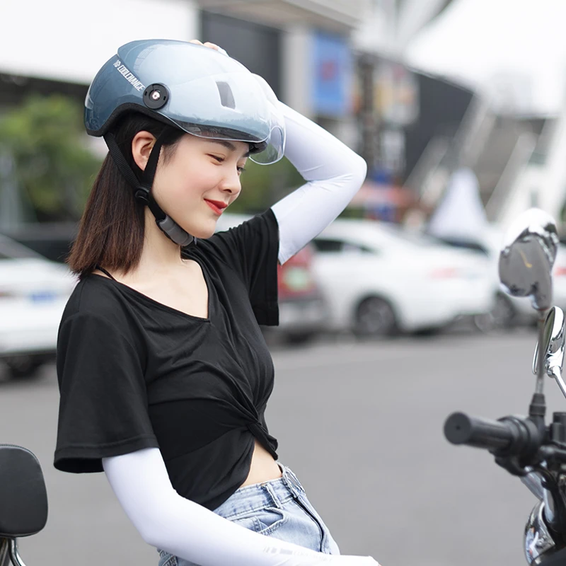 CoolChange Bicycle Helmet Men Women Integrally-molded Breathable Cycling Helmet Goggles Lens MTB Road Bike Helmet Safely Cap