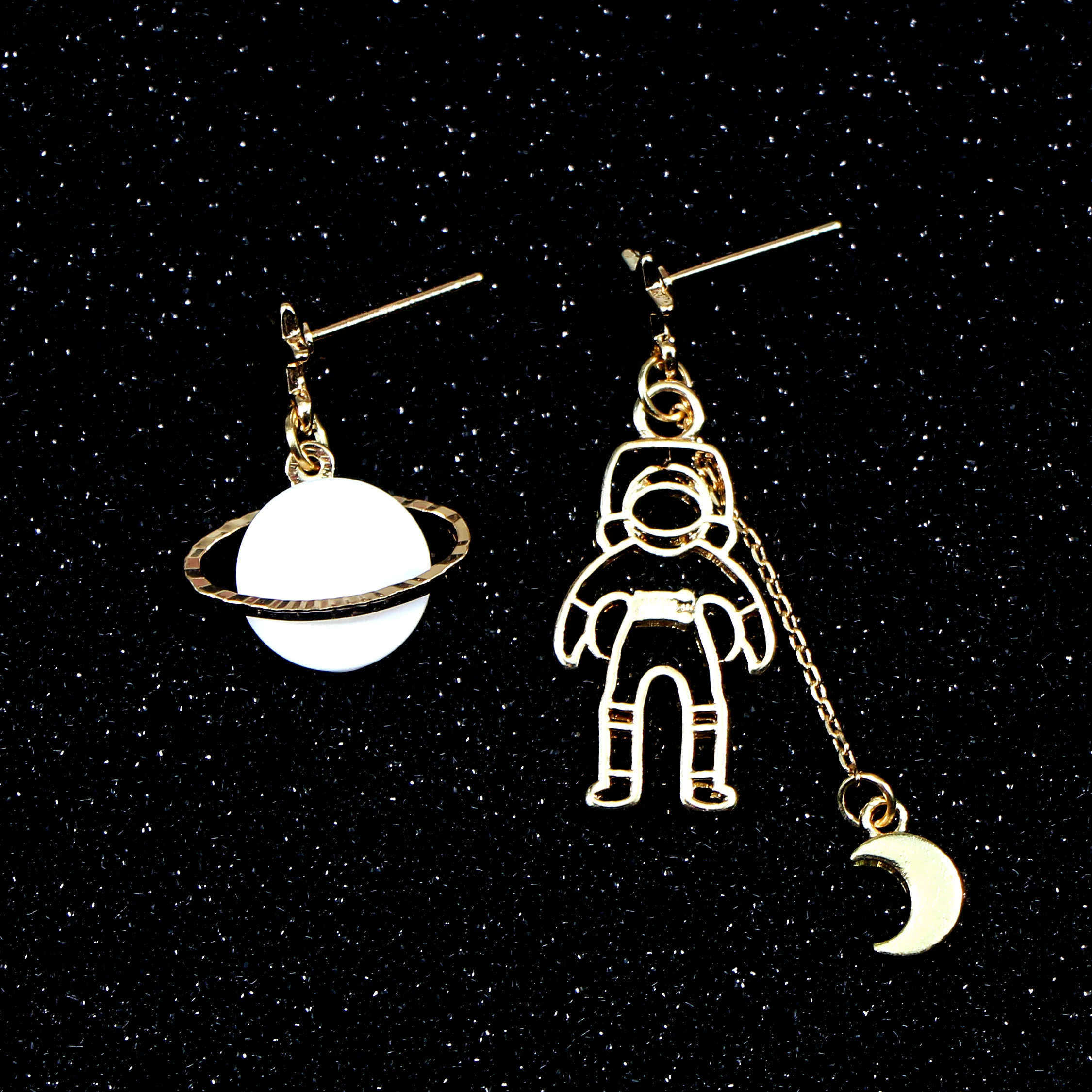 

Asymmetrical Planet Astronaut Earrings Creative Starry Sky Space Star Moon Stud Earrings For Women Girl 2019 Fashion