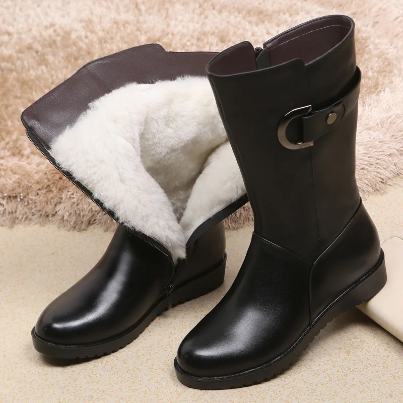 A 110!Wool boots women's mid-tube boots 2020 new winter warm women's cotton boots plus velvet padded non-slip flat boots.