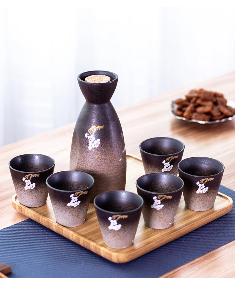 Title 8, Vintage seramik sake potası ve kase seti, Japon...