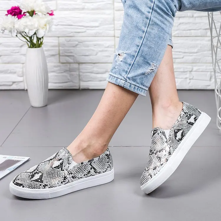 

Women flat shoes 2019 new female leopard snake print loafers soft bottom one pedal lazy shoes women slip on flats 789
