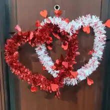 

Door Hanging Wreath Romantic Heart Shape Tinsel Anti-fade Valentines Day Wreath Ornament Photography Props