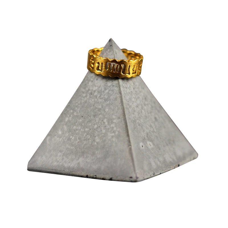 Cement Ring Holders Ornaments Mold Silicone Concrete Pyramid Shape Jewelry Display Stand Mould DIY Decoration Tool