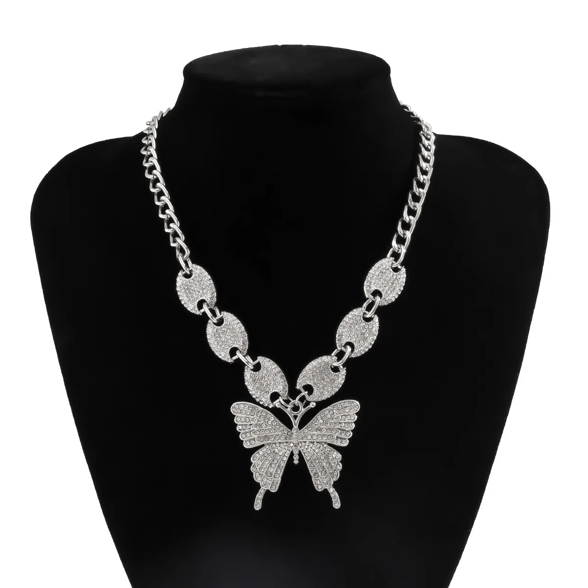 

Iced Out Chain for Women Diamond Studded Butterfly Necklace Hip Hop Rapper Style Chain Necklace Choker Fashion Jewelry Wholesale