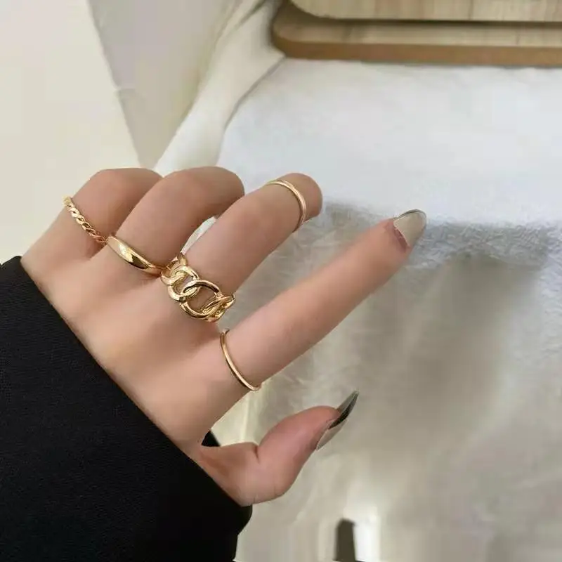 2021 neue Gold Einfache Reif Fünf-Stück Retro Mode Persönlichkeit Joint Ring Stapel Tragen Täglich Vielseitig Band Ins Frauen 2021 neue Gold Einfache Reif Fünf-Stück Retro Mode Persönlichkeit Joint Ring Stapel Tragen Täglich Vielseitig Band Ins Frauen