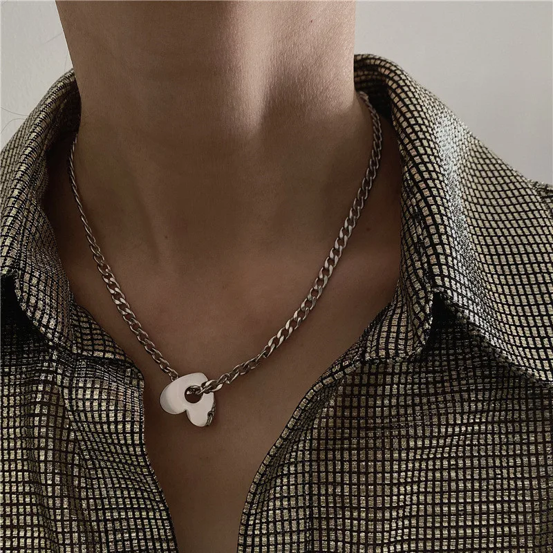 

Hip Hop Cold Wind Love Heart Pendant Necklaces for Women Silver Color Chunky Cuban Link Chain Chokers Necklace Retro Jewelry