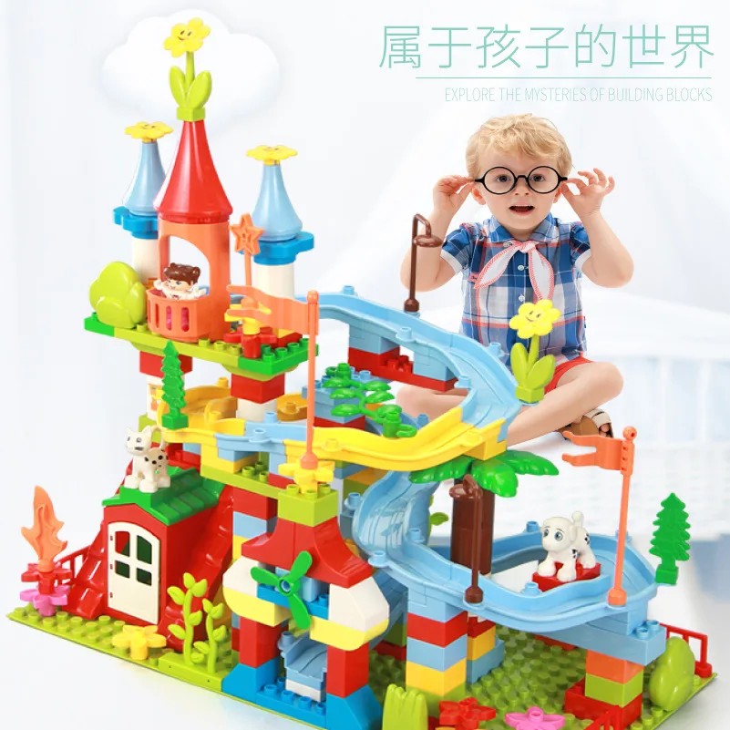 

Large Particles Scene Building Blocks Rail Train Castle Educational DIY Assembled Fight Inserted Construction 3-6 a Year of Age