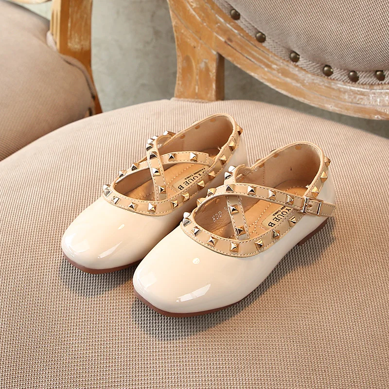Kids Girls Leather Shoes with Rivets Fashion Children Princess Shoes Soft Bottom Patent Leather Solid Color SX436