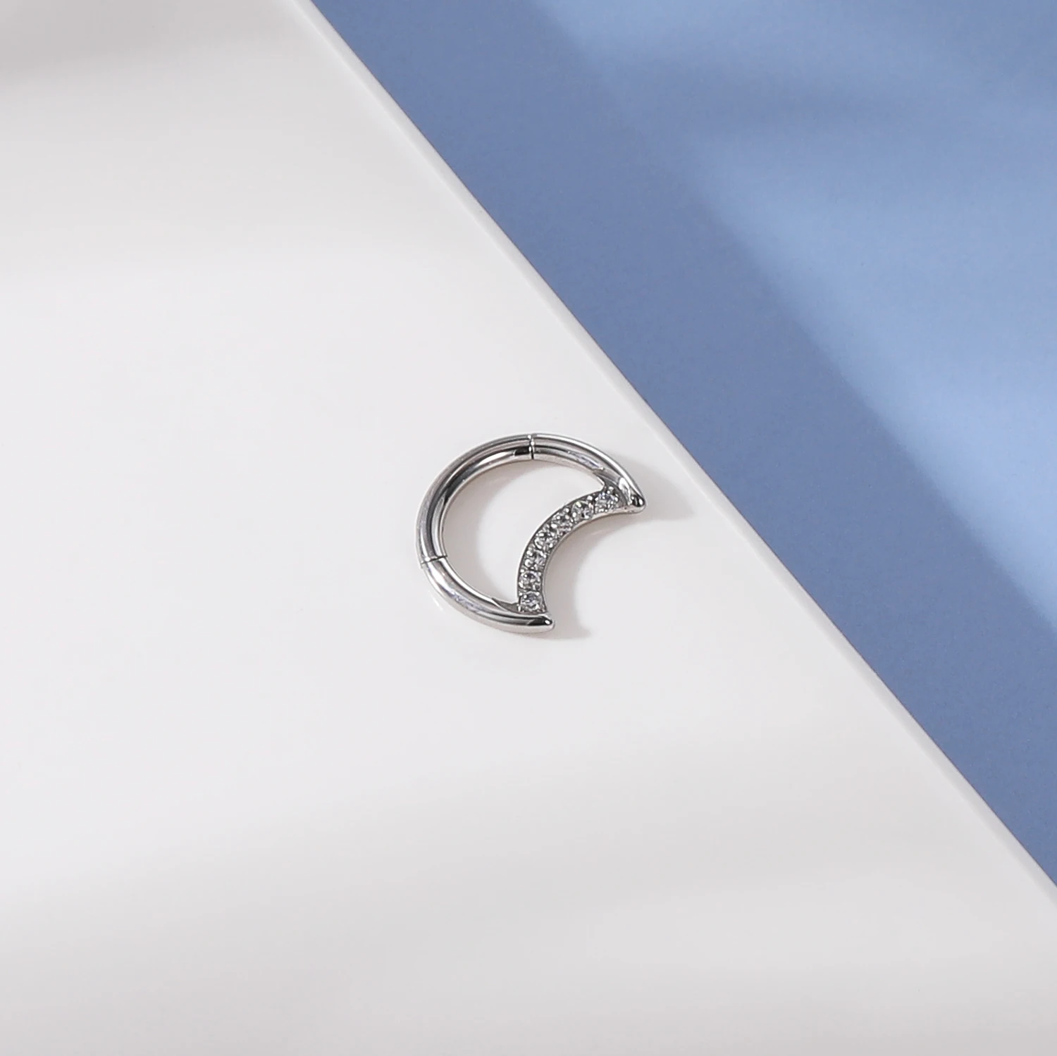 Piercing Jewelry 1 PC 316L Stainless Steel Nose Ring Moon Round Septum Clicker CZ Crystal Ear Tragus Cartilage Helix Lip Piercing Jewelry 8MM