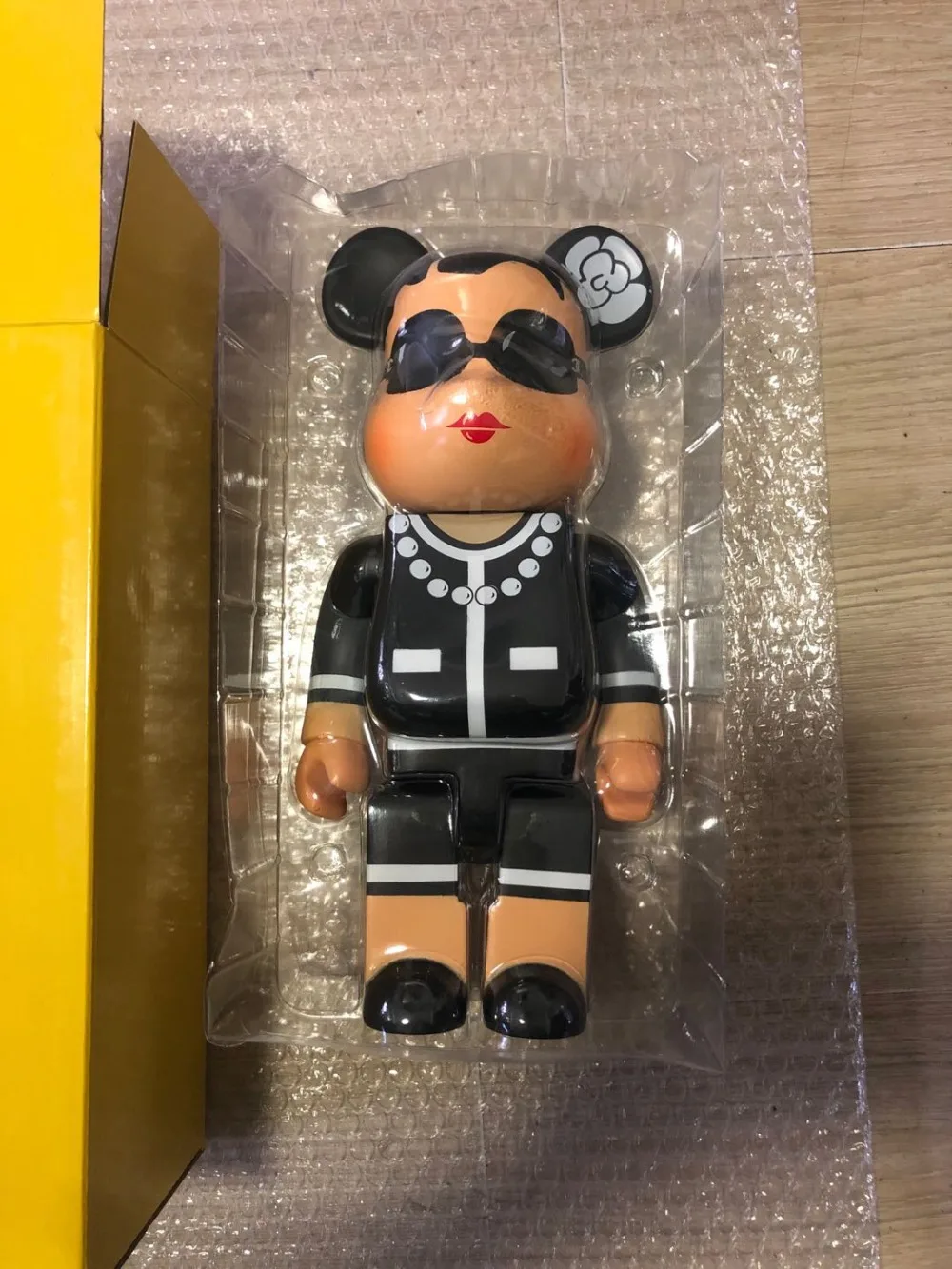 Bearbrick Banksy Balloon Girl Building Block Bear 400% 28cm Fashion Doll  Violence Bear Doll Ornament Gifts For Valentine's Day