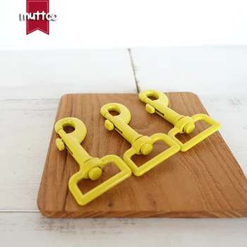 

100pcs/lot Yellow metal stoving varnish dog clasp new candy colors swivel snap hook Diy dog collar accessories CPK-25Y