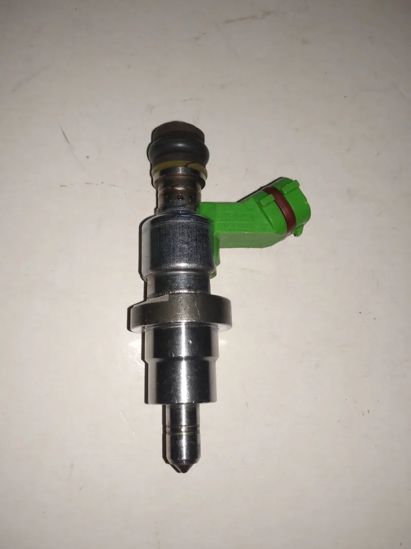 Форсунка топливной форсунки для TOYOTA 1AZ-FSE D4 AVENSIS RAV-4 NOAH 2,0 OE No. 23250-28070