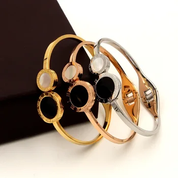 

Black and White Roman round Cake Shell Bracelet Korean Style Women's Accessories Titanium Steel Pearl Shell Bracelet