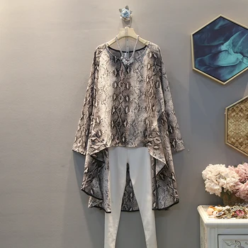 

[EWQ] 2020 Spring Summer New Pattern Round Collar Snake Pattern Print Patchwork Pullovers Casual Shirt Women AK58901