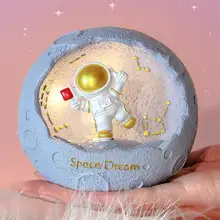 

Atmospheres Lamp Exquisite Increase Comfort Resin Cartoon Astronaut Small Lamp for Girls Night Lamp Night Light Gifts