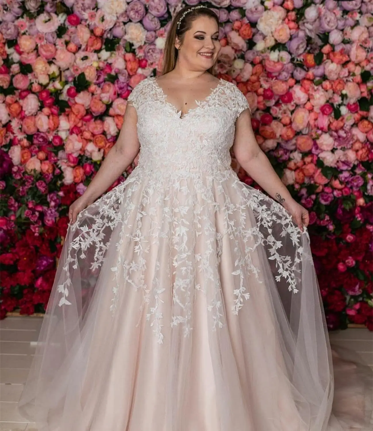 

Plus Size wedding dress V-Neck champagne color short sleeve a-line Large Size Custom Made Bridal Gowns For Brides High Quality