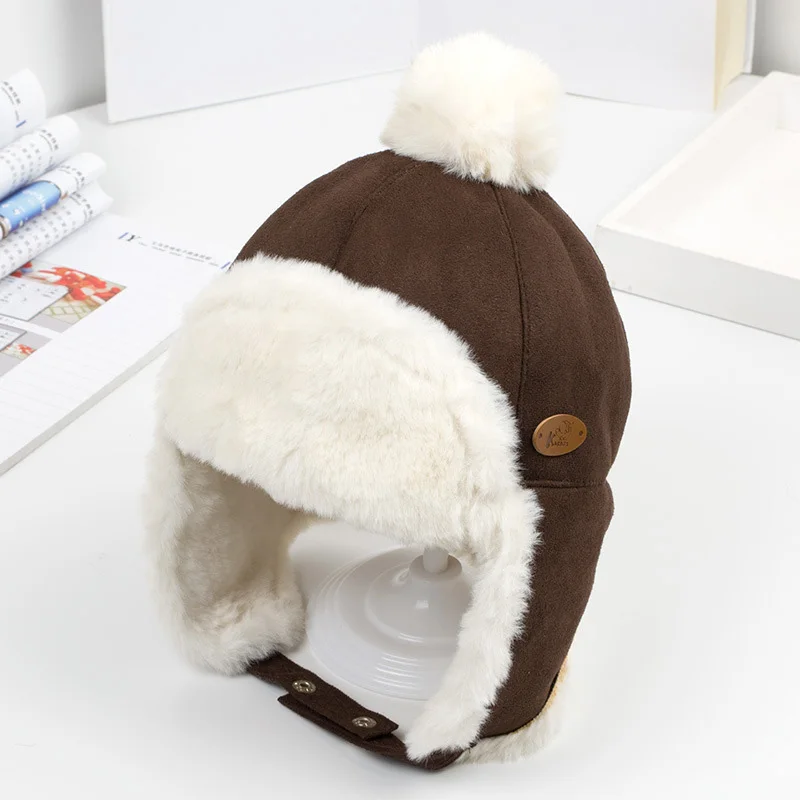 Милая детская зимняя шапка с меховым помпоном для мальчиков; Теплая Шапка; замшевые наушники; утепленная плюшевая шапка для девочек; детская шапочка