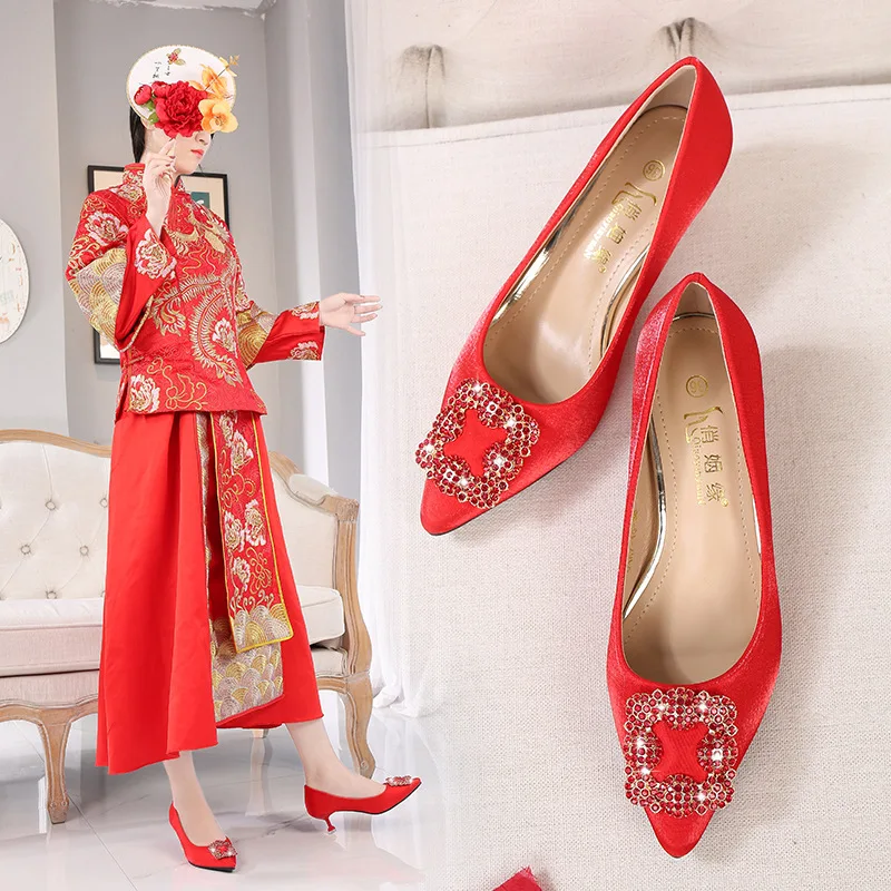 

Chinese Style Rhinestone Buckle Thin Heeled Semi-high Heeled Xiu Shoes Wedding Shoes Pointed-Toe Bridal Shoes Wedding Shoes Cheo