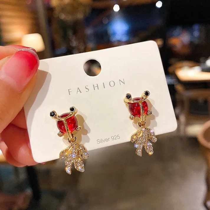 

2020 New Personality Design Sense Small Goldfish Short Tassel Ear Drop Female Fashion Cute Sweet Zircon Jewelry Hot Sell Goods
