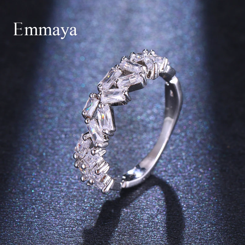 Классическое круглое кольцо Emmaya с хаоссом прозрачное геометрическим кубическим