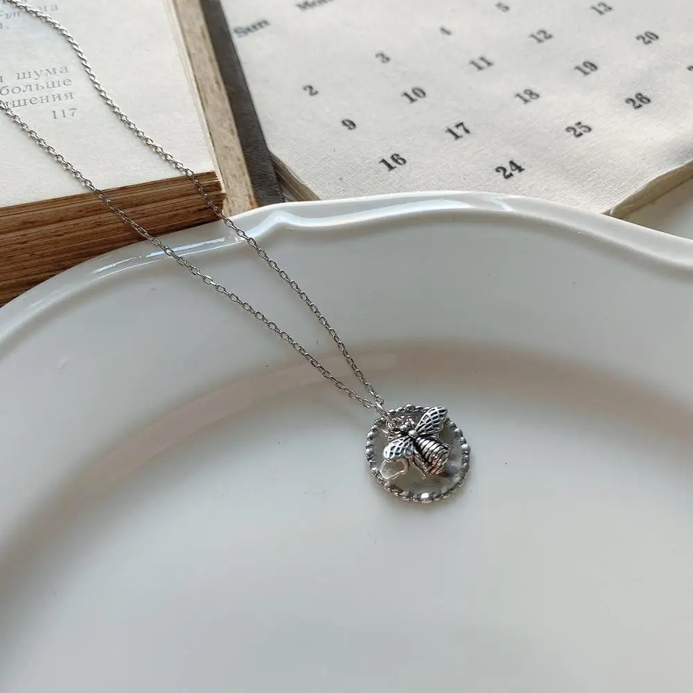 

Retro 100% Authentic 925 Sterling silver Animal Insect Honey Bee on the coin round Pendant Choker Necklace FINE Jewelry TLX794