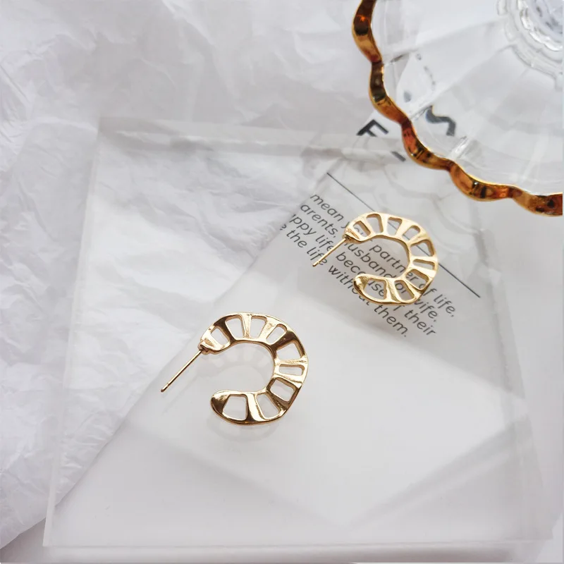 

Gold Color Hollow Circle Hoop Earrings for Women,Wedding Birthday Engagement Party Celebration,Trendy Simple Womens Jewelry