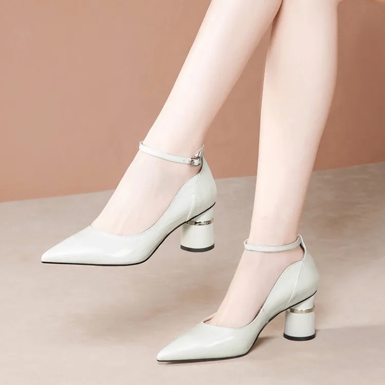 

2020 Western Style Trend of Fashion New Style Full-grain Leather Pointed Toe Ankle Strap Buckle Chunky High Heels