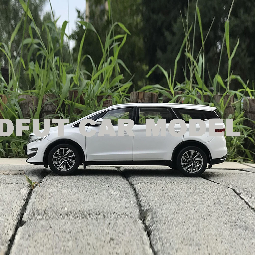 Модель автомобиля GEELY JIAJI MPV 1:18 из сплава оригинальная Авторизованная аутентичная