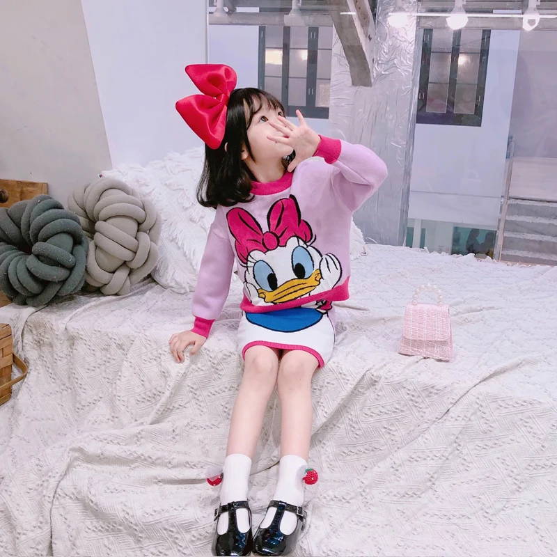 Новая зимняя детская одежда осенний Вязаный топ и юбка для маленьких девочек Милая Корейская одежда для маленьких девочек с вышивкой в виде Дейзи Дак Set3-7Y