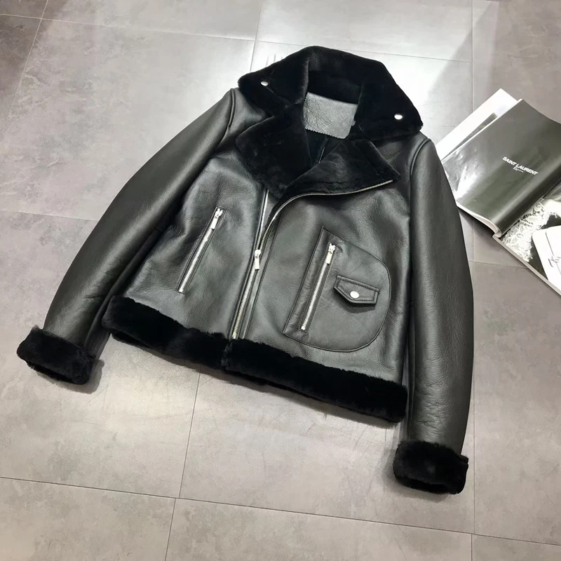 

Winter Coat Women New Fashion Short Length Natural Real Sheepskin Jacket Thick Warm Locomotive Model Pocket Decoration