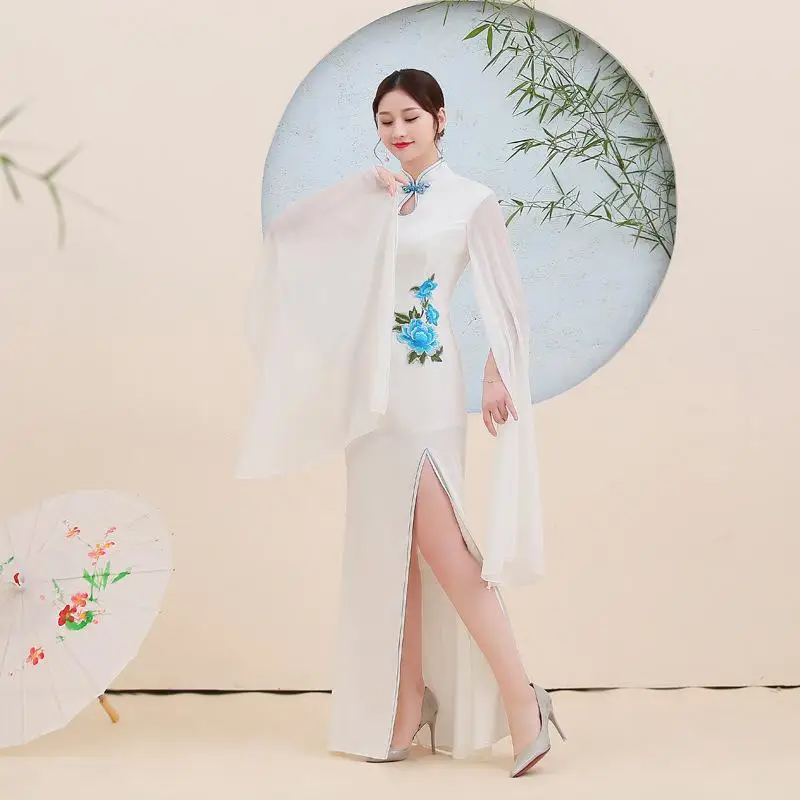 Женское традиционное китайское платье Cheongsam с цветочной вышивкой, новинка, длинный рукав, большой размер 4XL 5XL Vestidos - Цвет: Белый