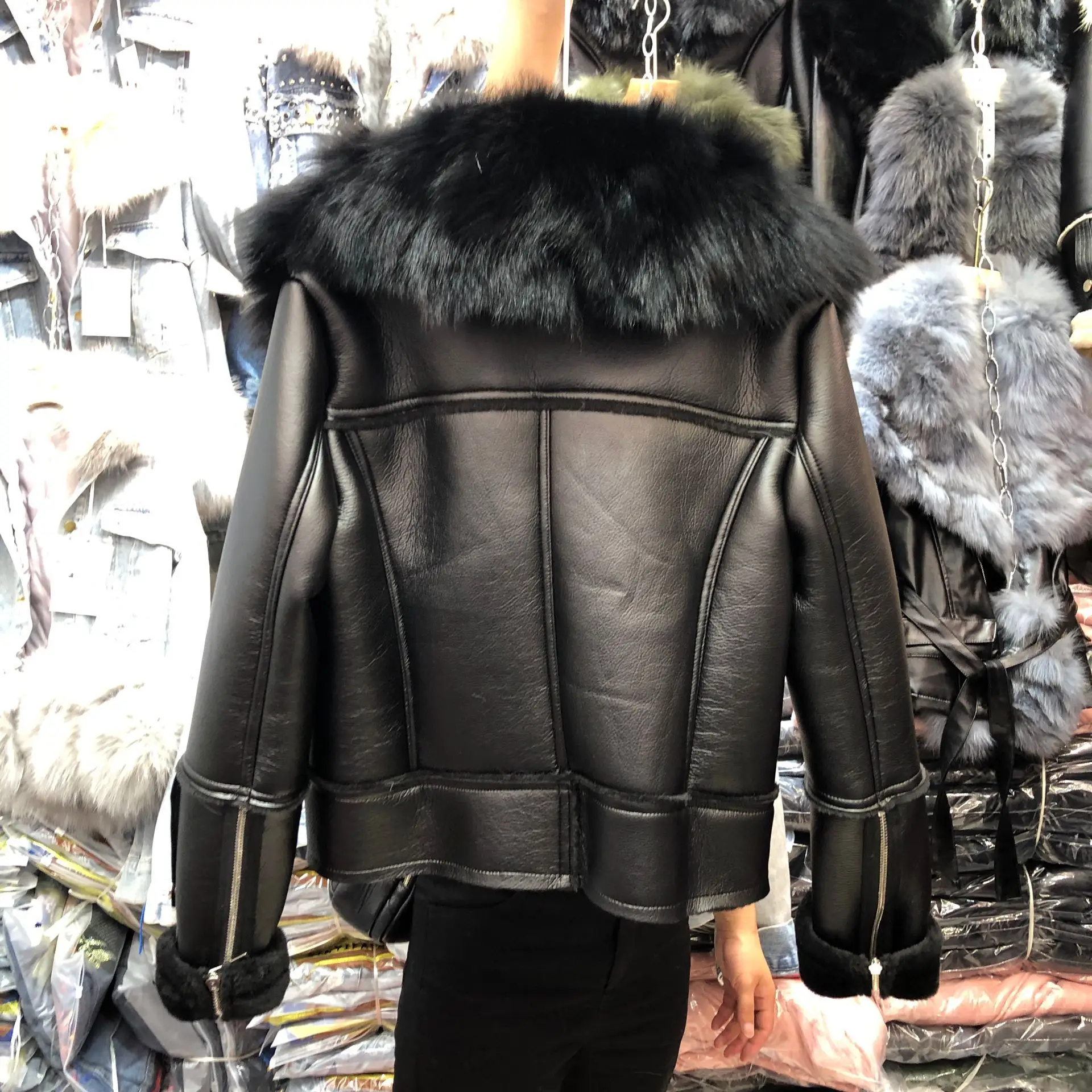 Big Fox Fur Collar Thickened Warm PU Leather Jacket Woman Winter Short Coat Lady Locomotive Jacket Streetwear Warm Coats