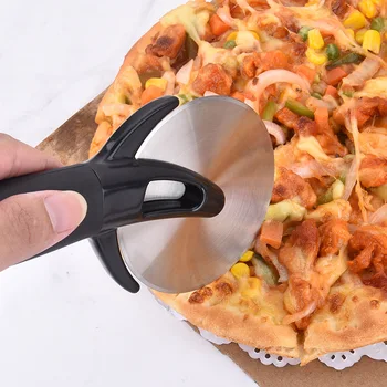 

Plastic Handle Pizza Knife Wheel with Protective Sleeve Stainless Steel Multi-function Cake Cutter and Kitchen Tool