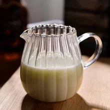 Японский стеклянный молочный кувшин в полоску, термостойкая чашка, сепаратор для кофе, молока, чая, прозрачный кувшин для взбивания молока с ручкой Японский стеклянный молочный кувшин в полоску, термостойкая чашка, сепаратор для кофе, молока, чая, прозрачный кувшин для взбивания молока с ручкой