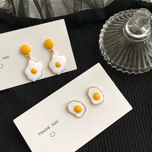 Яйцо серьги с жареными серьгами, яичный желток капли и масла серьги