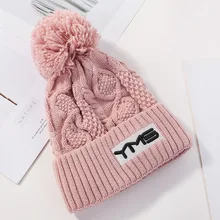 Для женщин, вязаные шапки, Шапки Зимний толстый теплый мягкий бархат шапочки для дам и девушек с большими буквами и шапка с помпоном кепки для гольфа унисекс розовый черный, красный