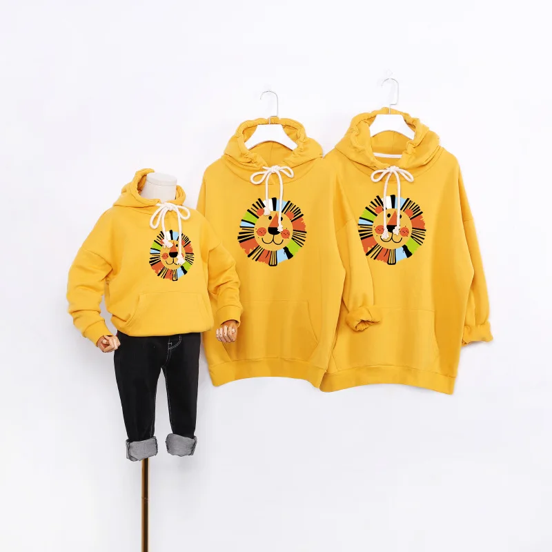 Ginger yellow Одинаковая одежда для всей семьи; свитер с капюшоном; Новинка; свитер с капюшоном для семьи; три мультяшных льва - Цвет: Ginger yellow