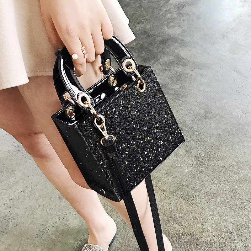 

2020 Autumn Winter New Women'S Bag Sequins Diana Bag Mini Mini Stereoscopic Bridal Bag Shoulder Messenger Portable Small Bag