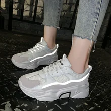 Женская Вулканизированная обувь; дышащие дизайнерские сетчатые белые кроссовки для женщин; модная летняя повседневная женская обувь на плоской подошве