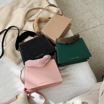 

Small bag female 2020 new fashion foreign plush portable small square bag wild oblique trans-ocean air shoulder bag