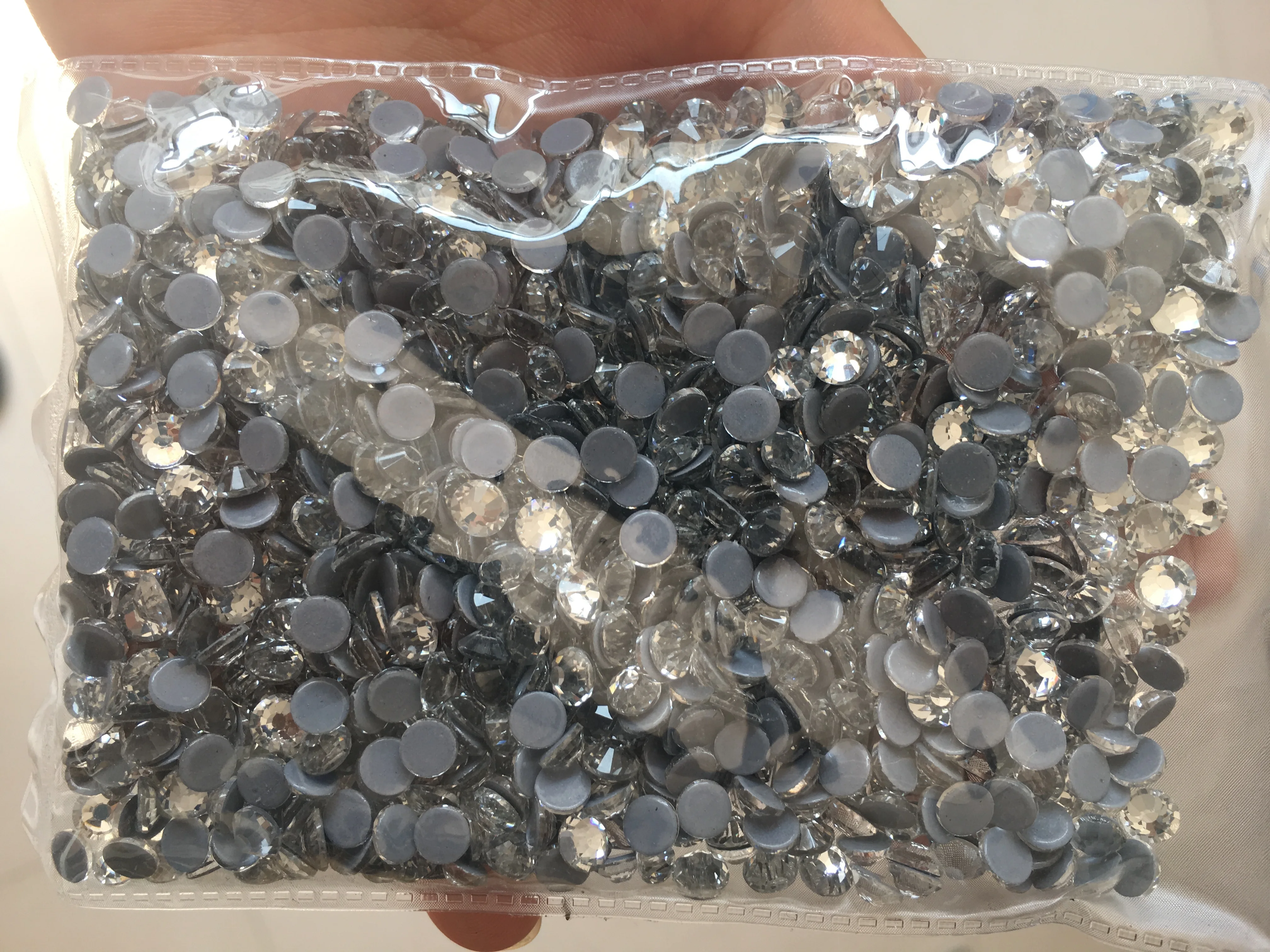 Glue-Based Rhinestones SS6-SS40 Strass Crystal Flatback Rhinestone Glass Stone Loose Diamonds Thermo-adhesive Rhinestones Glue-Based Rhinestones SS6-SS40 Strass Crystal Flatback Rhinestone Glass Stone Loose Diamonds Thermo-adhesive Rhinestones