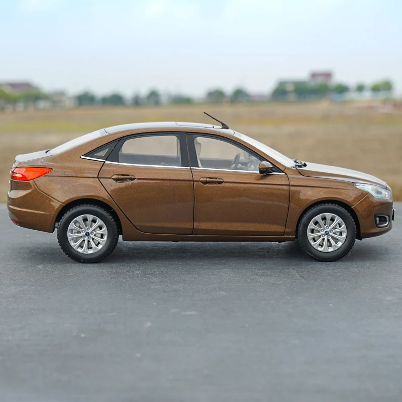 1/18 масштаб Ford ESCORT коричневая литая модель автомобиля с небольшим подарком