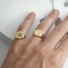 91902-2fd9a6.jpg Chevalière pour homme symbolisant le statut SOCIAL, bagues roses avec lettre initiale gravée, cadeau pour mari